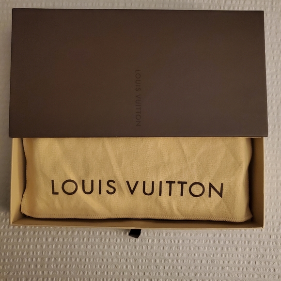 Louis Vuitton Wallet - Picture 5 of 6